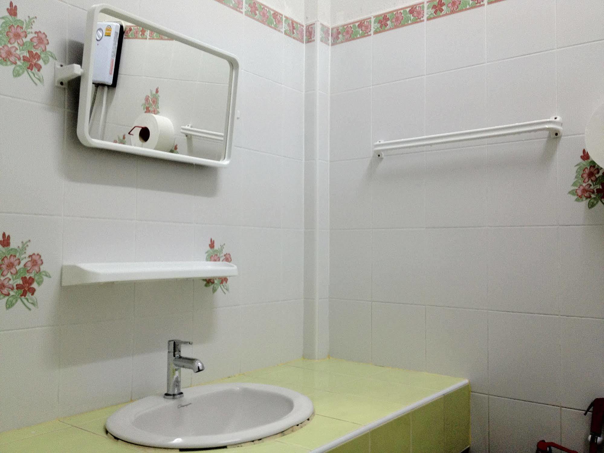 Hat Yai Youth Hostel Bagian luar foto